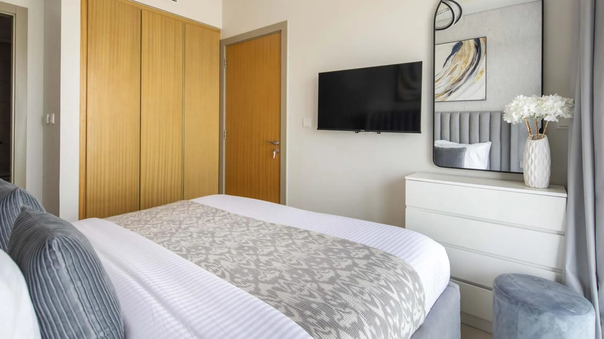 Frank Porter - Aykon City Tower C Dubai Apartment